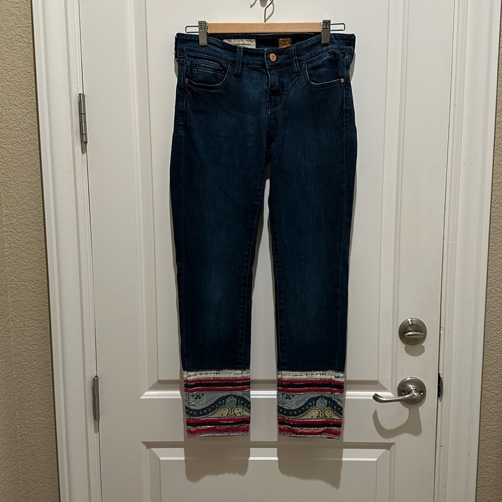 Holding Horses EUC embroidered jeans. Size 26. 25 inseam. Beautiful!